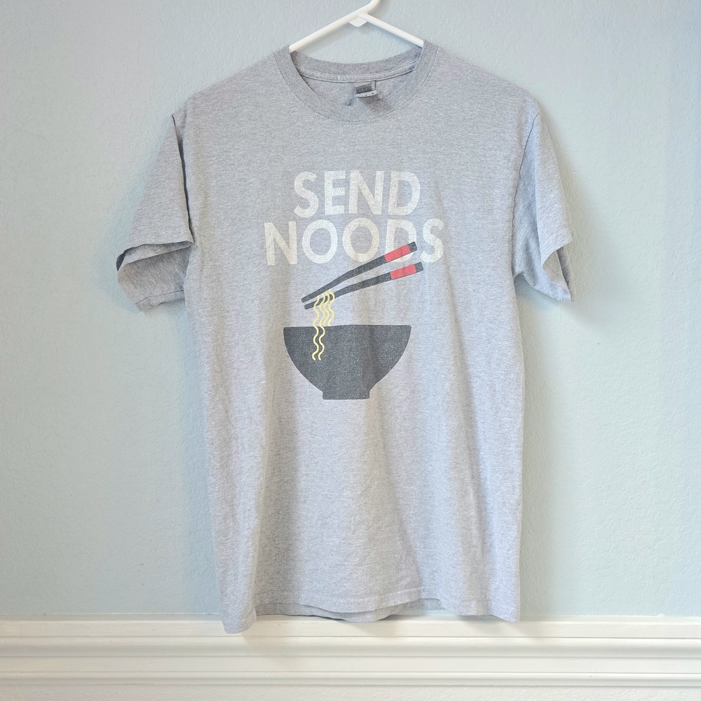 Mens Gray Graphic T-Shirt | Size Med | Punny Vibes